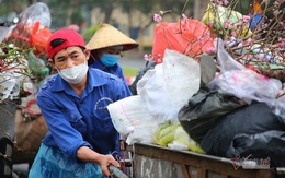 Rét buốt thấu xương, những phận đời vẫn dầm mình mưu sinh ở Hà Nội