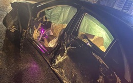 Siêu xe Maybach đâm vào cột điện, thất kinh khi nhìn hình dạng ô tô tại hiện trường