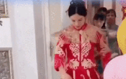 Sốc: Cô dâu cởi váy cưới ngay trong hôn lễ vì một hành động của mẹ chồng, biết lý do ai cũng đồng tình "hủy hôn là đúng lắm"