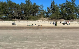 Sốc: Phát hiện 2 thiếu nữ nằm bất động trên bãi biển, 1 người đã tử vong