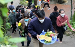 Thực hư chuyện sờ tượng "thần hổ" chữa được bách bệnh