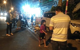 Ô tô 7 chỗ lao kinh hoàng vào quán nhậu vỉa hè, 3 thực khách bị cuốn vào gầm