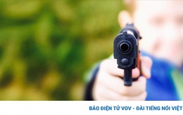 Bé trai 6 tuổi mang súng đã lên đạn đến trường để bắn “zombie”