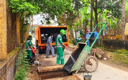 Những hình ảnh ít biết về công việc thầm lặng của những công nhân ngày ngày "thu gom rác trong lòng đất"