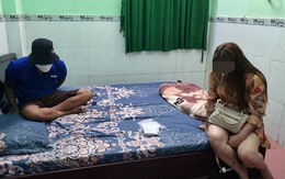 Bắt quả tang 3 cặp nam nữ mua bán dâm trong nhà nghỉ ở miền Tây