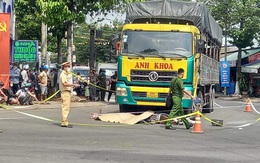 Bình Dương: Nam sinh viên bị xe tải cán tử vong trên đường đi học về, người cha gào khóc đau đớn tại hiện trường