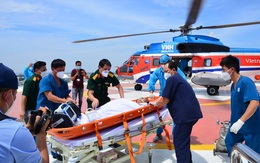 Điều trực thăng bay ra Trường Sa đón bệnh nhân suy hô hấp trong đêm