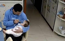 Ông bố được ca ngợi vì ủng hộ ước mơ làm công nhân quét rác của con