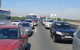 Tai nạn liên hoàn, cao tốc TP.HCM - Long Thành - Dầu Giây kẹt xe hơn 2km