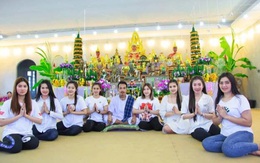 Người đàn ông sống hòa hợp với 8 người vợ trẻ dưới cùng một mái nhà