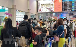 "Choáng" với vé máy bay cao ngất ngưởng, nhiều người không thể trở lại TP.HCM như dự định