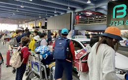 Khách trả tiền triệu khi bắt taxi trá hình ở sân bay Tân Sơn Nhất