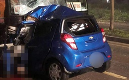 "Đối đầu" xe khách, ô tô con biến dạng hoàn toàn, tài xế tử vong thương tâm