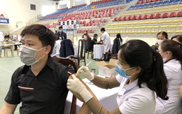 Quảng Bình ghi nhận số ca mắc "khủng", đẩy mạnh chiến dịch tiêm vaccine phòng COVID mùa Xuân