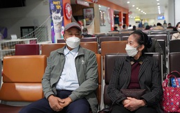 Người mẹ ngóng con, ám ảnh cuộc gọi "mẹ ơi bom đạn lại trút xuống rồi"