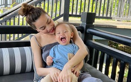 Leon đúng chuẩn "mầm non hài hước", ngồi trong lòng mẹ cũng bầy đủ trò tinh nghịch