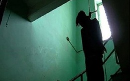 Thi thể nam thanh niên treo cổ trong rừng, 2 đầu gối chạm đất