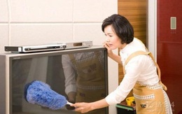 Nửa đêm thức giấc pha sữa cho con, tôi bất ngờ phát hiện sự thật bất ngờ về cô giúp việc bao năm