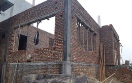 Giá thép tăng khủng khiếp, khóc ròng bên căn nhà xây dở