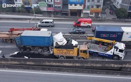 Đường Vành đai 3 Hà Nội ùn tắc nhiều giờ sau cú tông 'rụng bánh' giữa container và xe tải