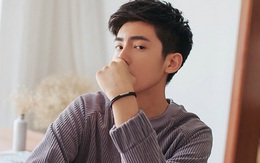 Đến đón vợ tan làm, tôi gọi điện thông báo rồi đứng chờ, đọc tin nhắn vợ gửi lại mà run rẩy đánh rơi cả điện thoại