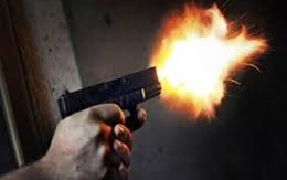 Nghi án người đàn ông nổ súng tự tử khi đang hát cùng bạn ở quán karaoke