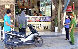 Vụ thanh niên cướp tiệm vàng về đưa mẹ 500k, cho người yêu 2 triệu đồng: Lời khai bất ngờ