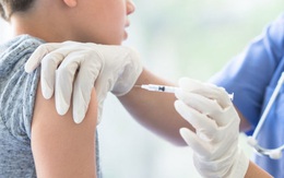 Tiêm vaccine phòng COVID-19 cho trẻ từ 5 - dưới 12 tuổi thế nào? Trẻ từng là F0 có nên tiêm?