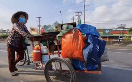 Bố mẹ ly hôn rồi vui duyên mới, bé trai 4 tuổi theo bà ngoại nhặt ve chai kiếm sống