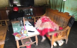 Gọi điện không thấy chồng nghe, vợ nhờ người đến xem thì phát hiện chồng tử vong trên ghế