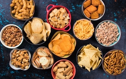 Sau tuổi 40, thường xuyên có 5 kiểu ăn uống này cơ thể sẽ tăng tốc độ lão hóa gây mất xương, chị em làm văn phòng còn bị sụt giảm collagen nghiêm trọng