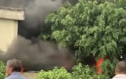 Cháy phòng bảo vệ của trường học, một bé gái tử vong