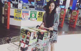 Gặp vợ cũ ngồi bán hàng rong, chồng định châm chọc nhưng nghe lời chào của người phụ nữ đứng cạnh, anh tái mặt bỏ đi vội