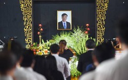 Tiễn đưa ông Lê Hòa Bình, Phó chủ tịch UBND TP.HCM về nơi an nghỉ cuối cùng