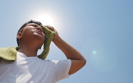 Làm những điều này khi đi ngoài trời nắng về hại sức khỏe vô cùng, cần loại bỏ ngay!
