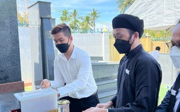 NS Hoài Linh hiếm hoi lộ diện cùng các anh em ruột an vị cho bố, 6 tháng trôi qua vẫn chưa nguôi nỗi đau buồn