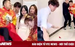Bạn trai cũ lẻn vào ôm chân cô dâu khóc, phản ứng của cô gái còn gây bất ngờ hơn