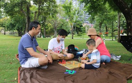 Nhịp sống của những người ở lại thành phố suốt dịp lễ 4 ngày