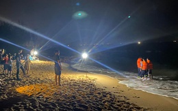 Chong đèn tìm kiếm cháu bé 12 tuổi mất tích khi tắm biển