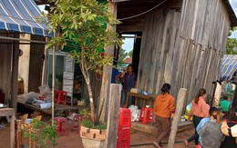 Vừa khâm liệm cho vợ, chồng ra sau nhà treo cổ tự tử