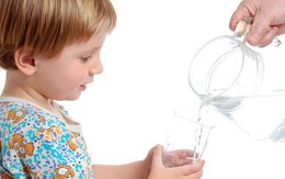 Bù nước và điện giải cho trẻ bị tiêu chảy những điều cha mẹ không nên bỏ qua