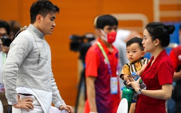 Vợ Vũ Thành An lặng lẽ khóc khi chồng giành HCV SEA Games