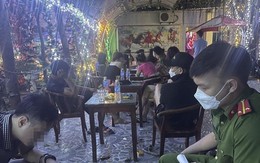 Tú bà U50 điều hành tụ điểm mại dâm núp bóng quán karaoke