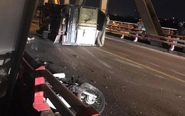 Xe máy đấu đầu xe tải trên cầu Chương Dương, 1 người tử vong