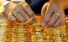 Vàng trong nước liên tục đắt kỷ lục so với thế giới sẽ gây hệ luỵ gì?