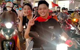 Cổ động viên xuống đường mừng chiếc HCV SEA Games 31 của U23 Việt Nam
