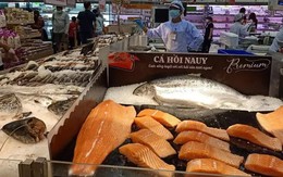 Cá hồi tăng giá kỷ lục, người dân ngại chi tiền mua