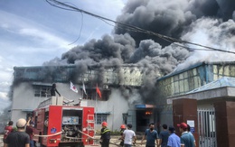 Cháy công ty may, 15 xe cứu hỏa được điều động dập lửa