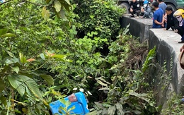 Ôtô khách chở 30 người lao xuống vực ở Tam Đảo