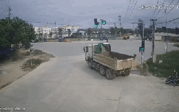 Tai nạn nghiêm trọng ở Quảng Ngãi, mẹ tử vong tại chỗ, con trai may mắn thoát chết